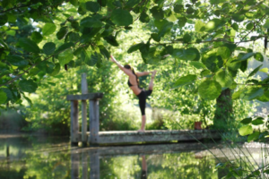 Sweat, burn, tone, relax en de-stress. Allemaal voordelen van yoga .